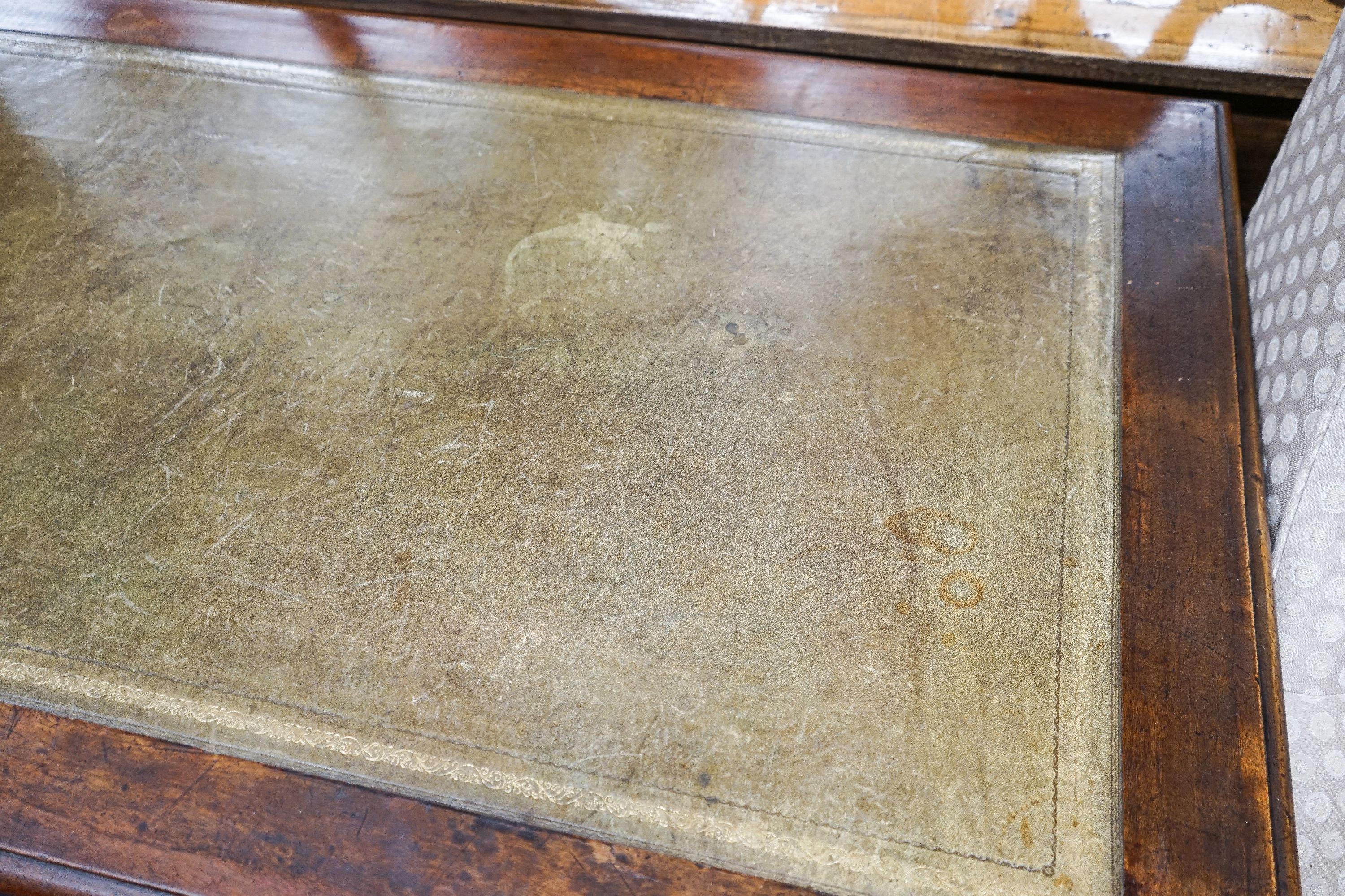 A late Victorian mahogany pedestal desk, length 122cm, depth 74cm, height 76cm
